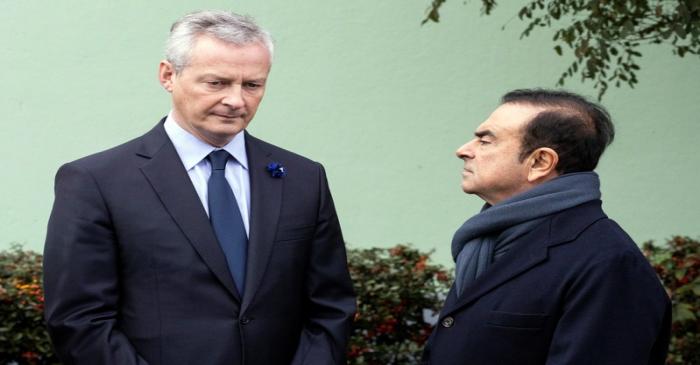 French Economy Minister Bruno Le Maire and Renault CEO Carlos Ghosn wait for French President