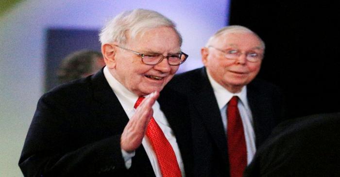 FILE PHOTO: Berkshire Hathaway Chairman Buffett and Vice Chairman Munger arrive to begin the